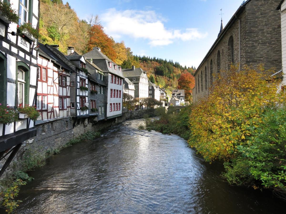 Historisches Haus Im Herzen Von Monschau Exterior foto
